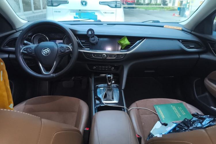 Used Buick Regal 2019 20T Luxury Model China V Standard Center Console