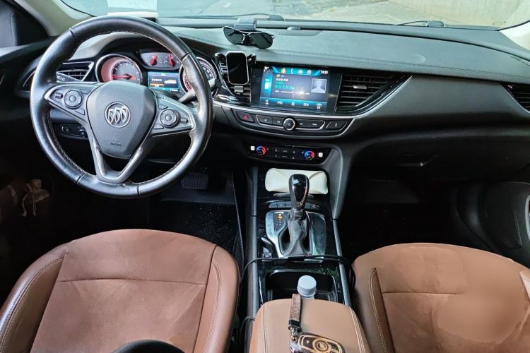Used Buick Regal 2019 20T Elite Version China VI Standard Center Console