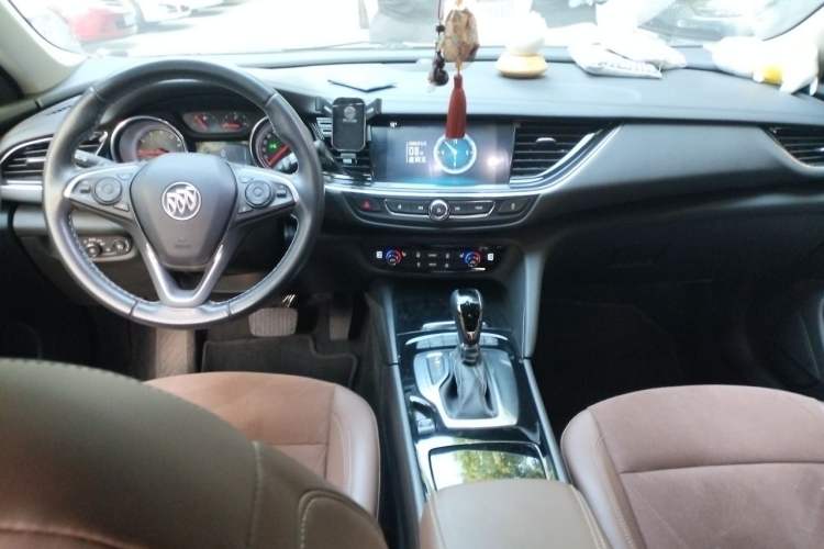 Used Buick Regal 2019 20T Elite Version China VI Standard Center Console