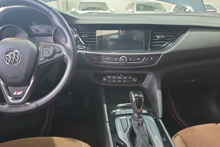 Used Buick Regal 2019 20T Elite Version China VI Standard Center Console