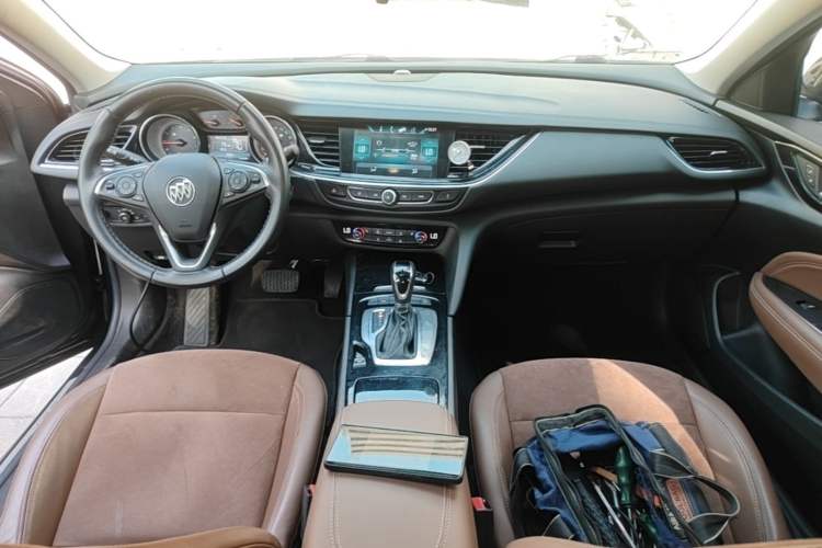 Used Buick Regal 2019 20T Elite Version China VI Standard Center Console