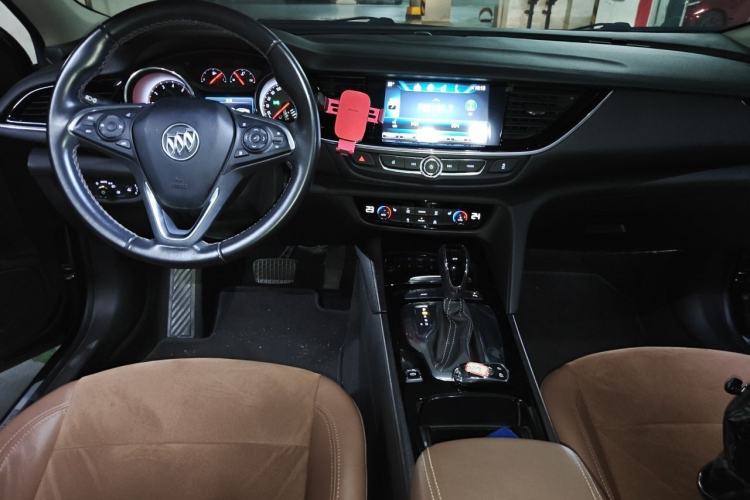 Used Buick Regal 2019 20T Elite Version China VI Standard Center Console