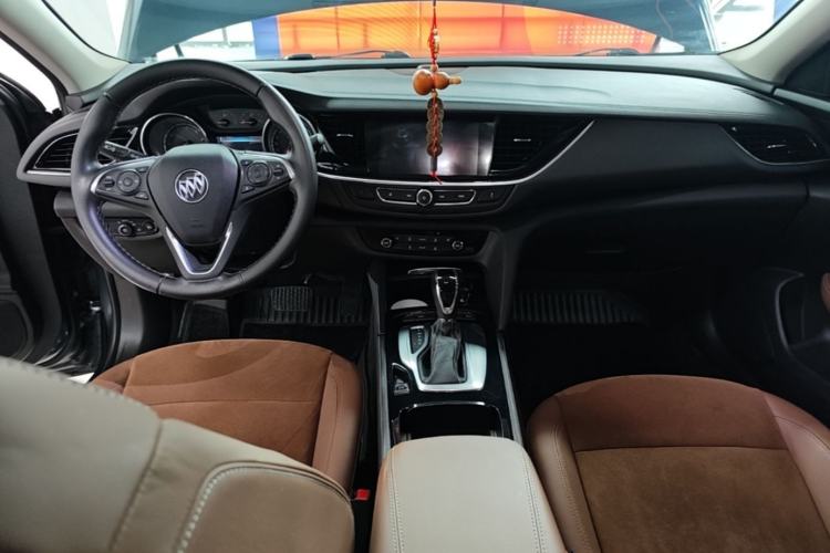 Used Buick Regal 2019 20T Elite Version China VI Standard Center Console