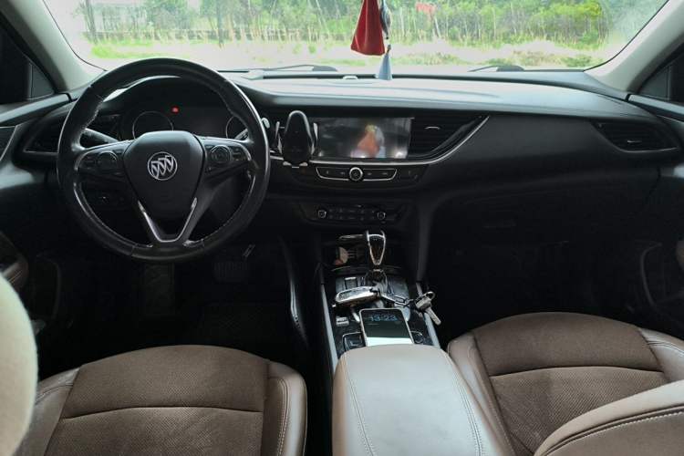 Used Buick Regal 2019 28T Luxury Edition China VI Center Console
