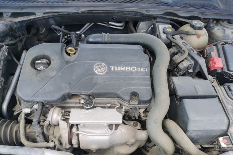 Used Buick Regal 2019 Revised 20T Luxury Version China VI Standard Engine Bay