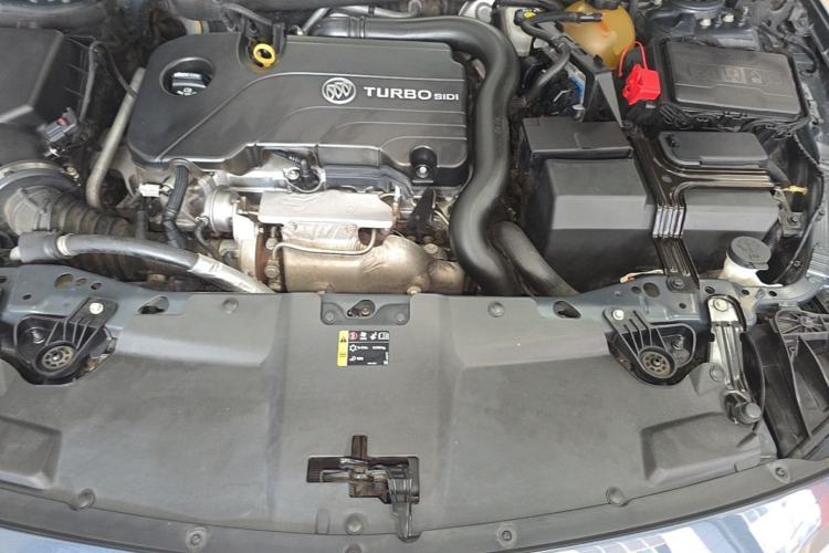 Used Buick Regal 2019 20T Elite Version China VI Standard Engine Bay