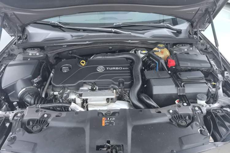 Used Buick Regal 2019 20T Luxury Model China V Standard Engine Bay