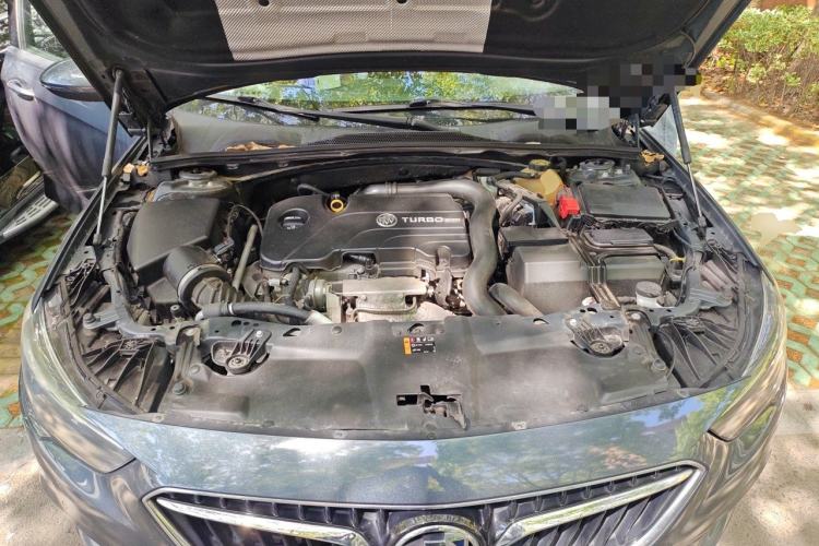 Used Buick Regal 2019 Revised 20T Luxury Version China VI Standard Engine Bay