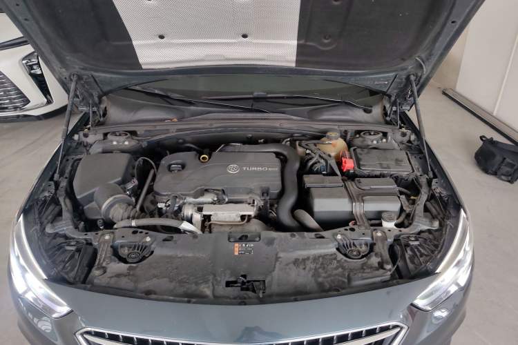 Used Buick Regal 2019 20T Luxury Model China VI Standard Engine Bay