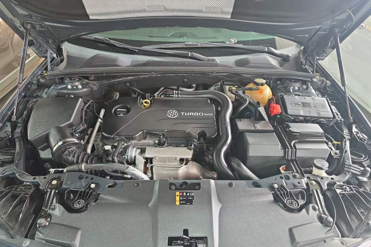 Used Buick Regal 2019 20T Elite Version China VI Standard Engine Bay
