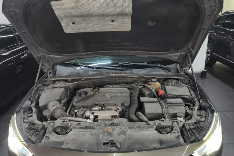 Used Buick Regal 2019 20T Elite Version China V Standard Engine Bay