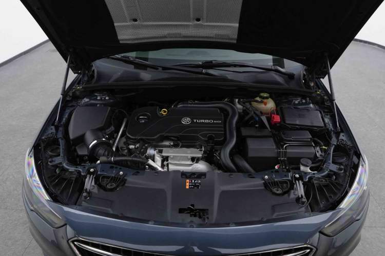 Used Buick Regal 2019 20T Elite Version China VI Standard Engine Bay