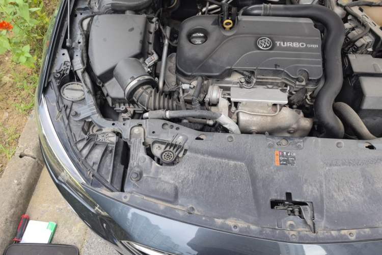 Used Buick Regal 2019 20T Elite Version China VI Standard Engine Bay Right