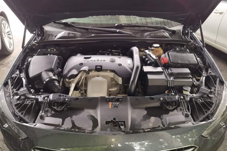 Used Buick Regal 2019 28T Luxury Edition China VI Engine Bay