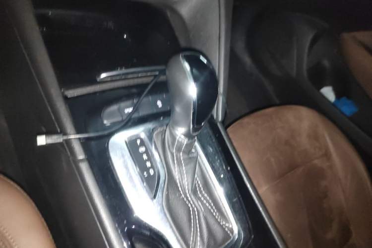 Used Buick Regal 2019 20T Elite Version China VI Standard Gear Lever