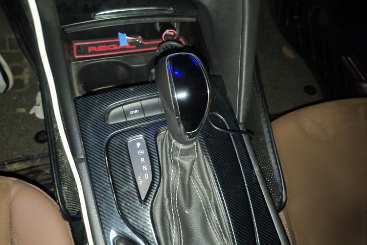Used Buick Regal 2019 20T Elite Version China VI Standard Gear Lever