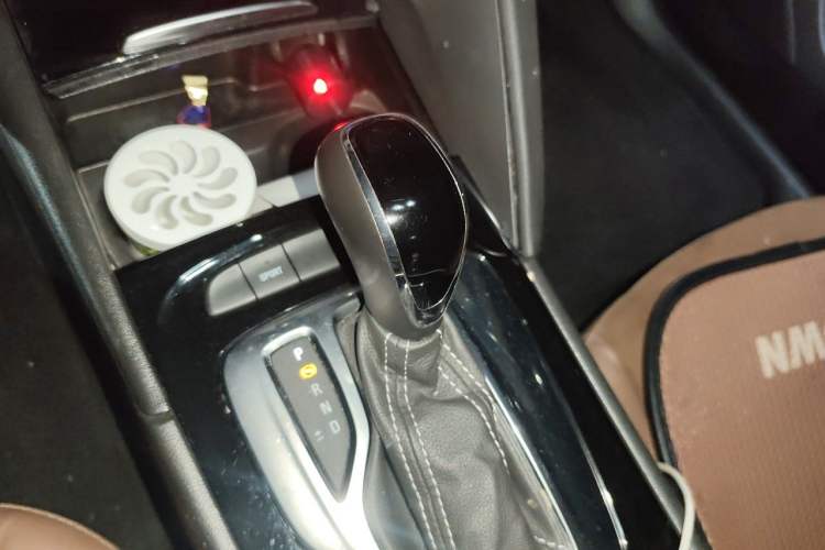 Used Buick Regal 2019 20T Elite Version China VI Standard Gear Lever