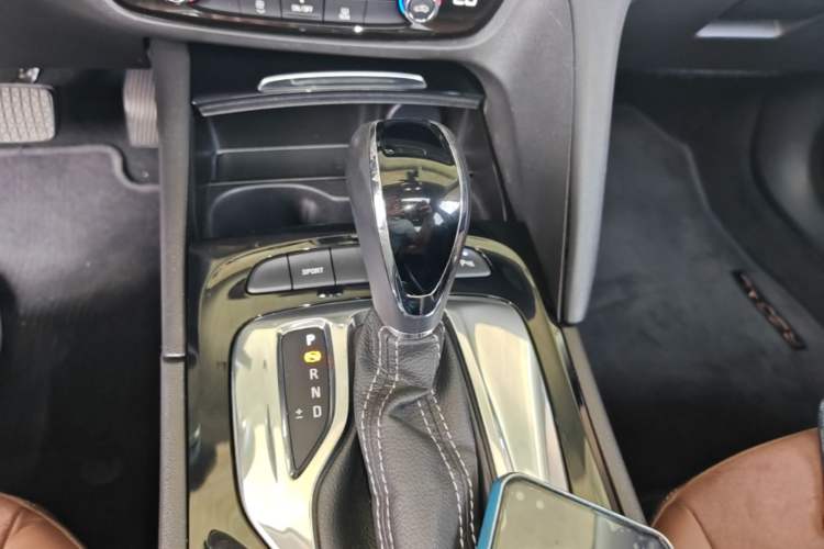 Used Buick Regal 2019 20T Elite Version China VI Standard Gear Lever