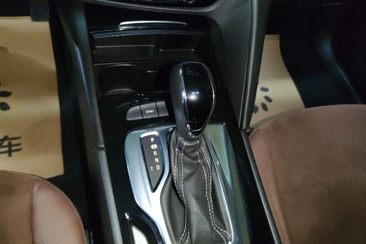 Used Buick Regal 2019 20T Elite Version China VI Standard Gear Lever