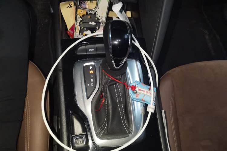 Used Buick Regal 2019 20T Luxury Model China VI Standard Gear Lever