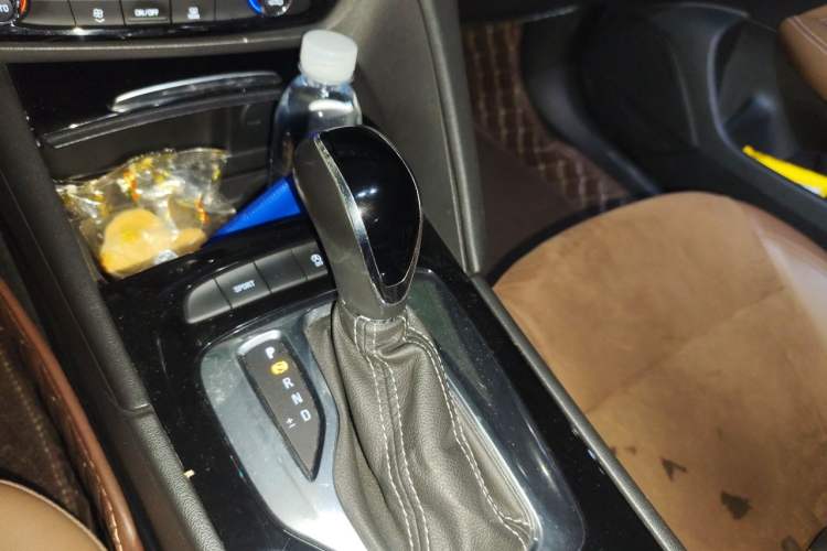 Used Buick Regal 2019 20T Elite Version China VI Standard Gear Lever