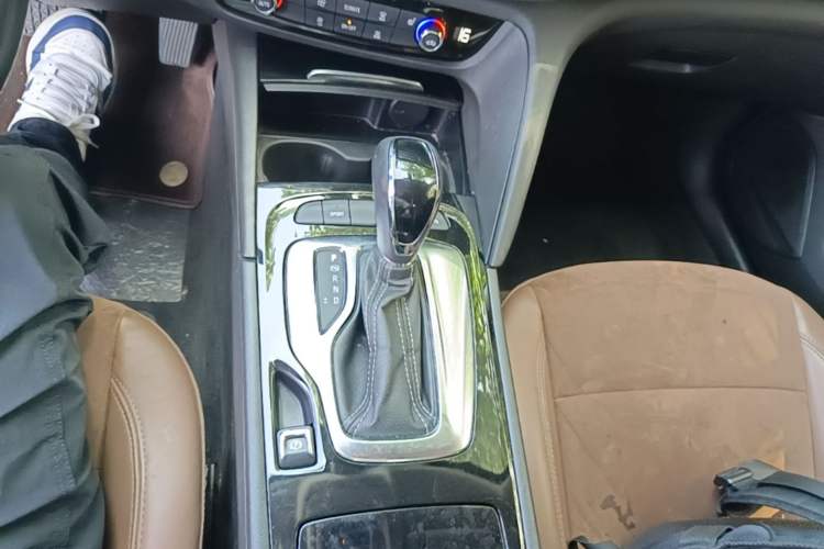 Used Buick Regal 2019 20T Elite Version China VI Standard Gear Lever