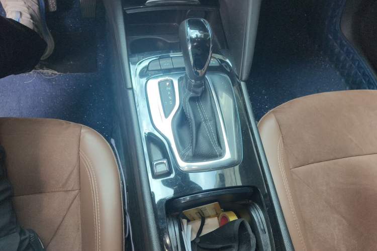 Used Buick Regal 2019 20T Elite Version China VI Standard Gear Lever