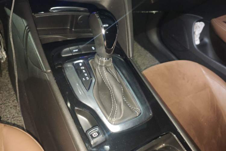 Used Buick Regal 2019 20T Elite Version China VI Standard Gear Lever