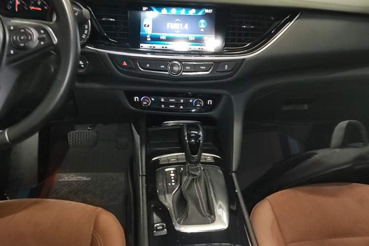 Used Buick Regal 2019 20T Elite Version China VI Standard Gear Lever