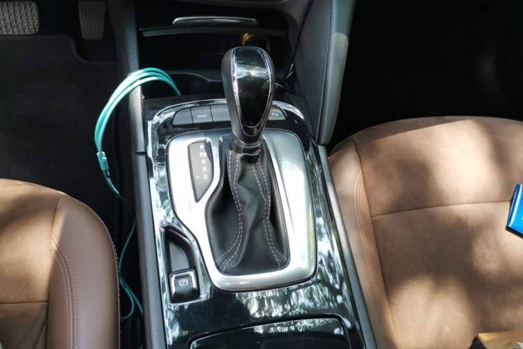 Used Buick Regal 2019 20T Elite Version China VI Standard Gear Lever