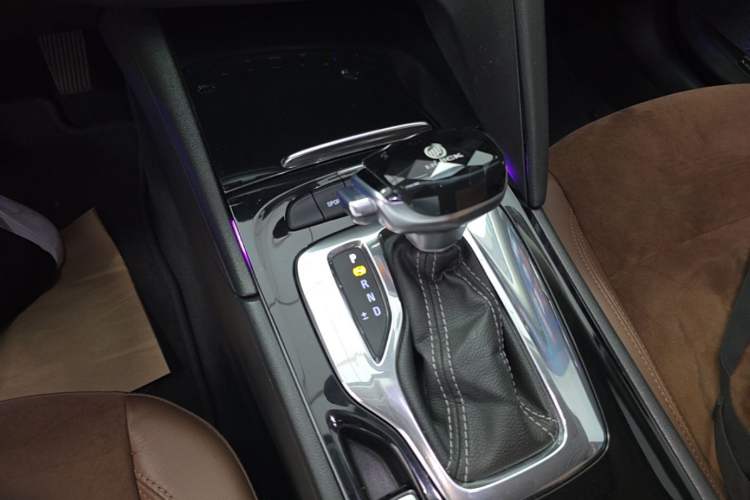 Used Buick Regal 2019 20T Elite Version China VI Standard Gear Lever