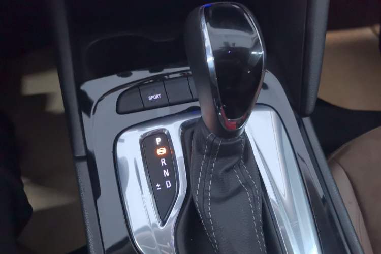 Used Buick Regal 2019 20T Luxury Model China V Standard Gear Lever