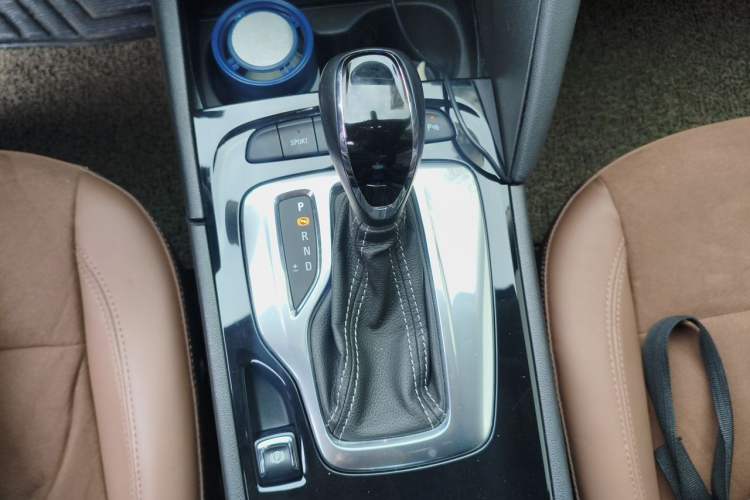 Used Buick Regal 2019 20T Elite Version China VI Standard Gear Lever