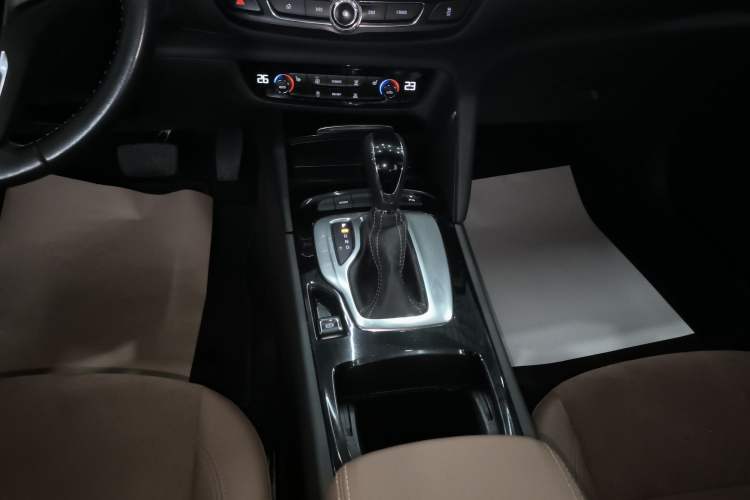 Used Buick Regal 2019 20T Elite Version China VI Standard Gear Lever