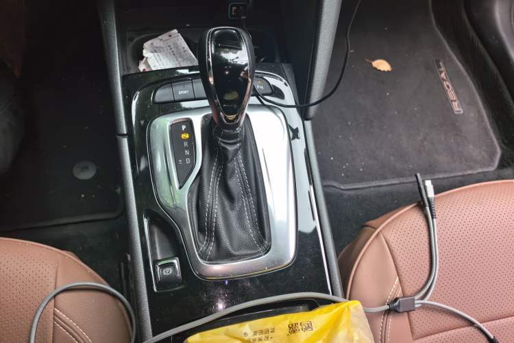 Used Buick Regal 2019 20T Elite Version China VI Standard Gear Lever