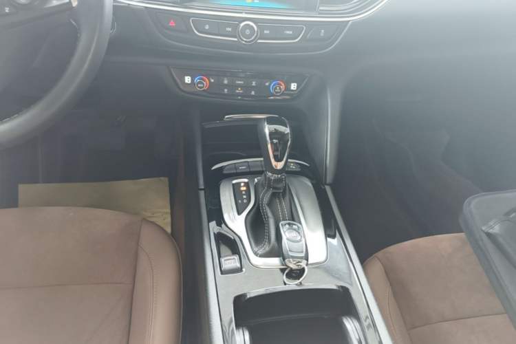 Used Buick Regal 2019 20T Elite Version China VI Standard Gear Lever