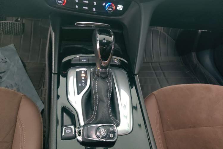 Used Buick Regal 2019 20T Luxury Model China VI Standard Gear Lever