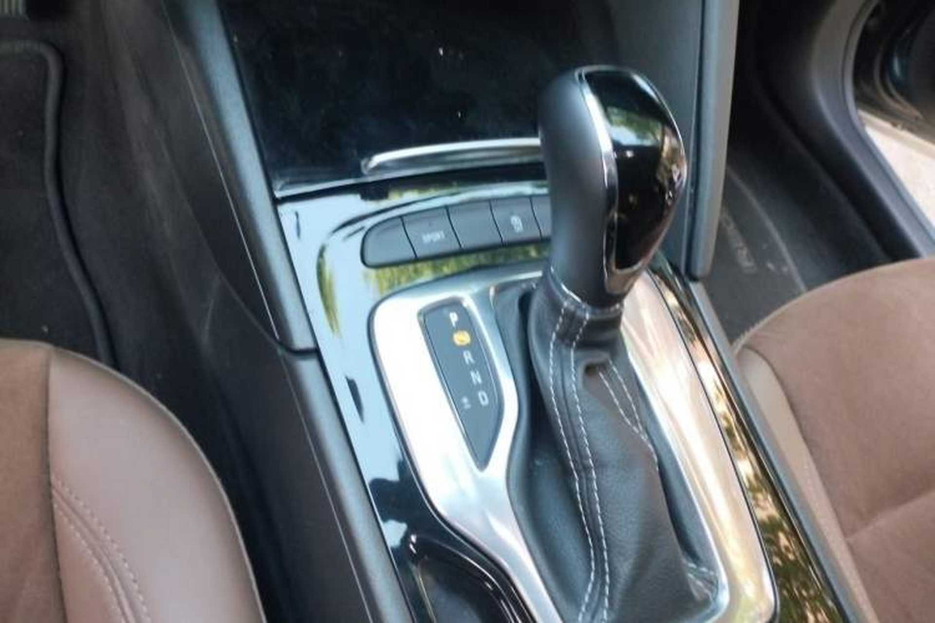 Used Buick Regal 2019 20T Elite Version China VI Standard Gear Lever