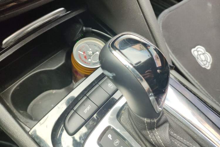 Used Buick Regal 2019 20T Elite Version China VI Standard Gear Lever