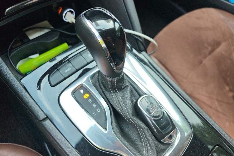 Used Buick Regal 2019 20T Elite Version China VI Standard Gear Lever