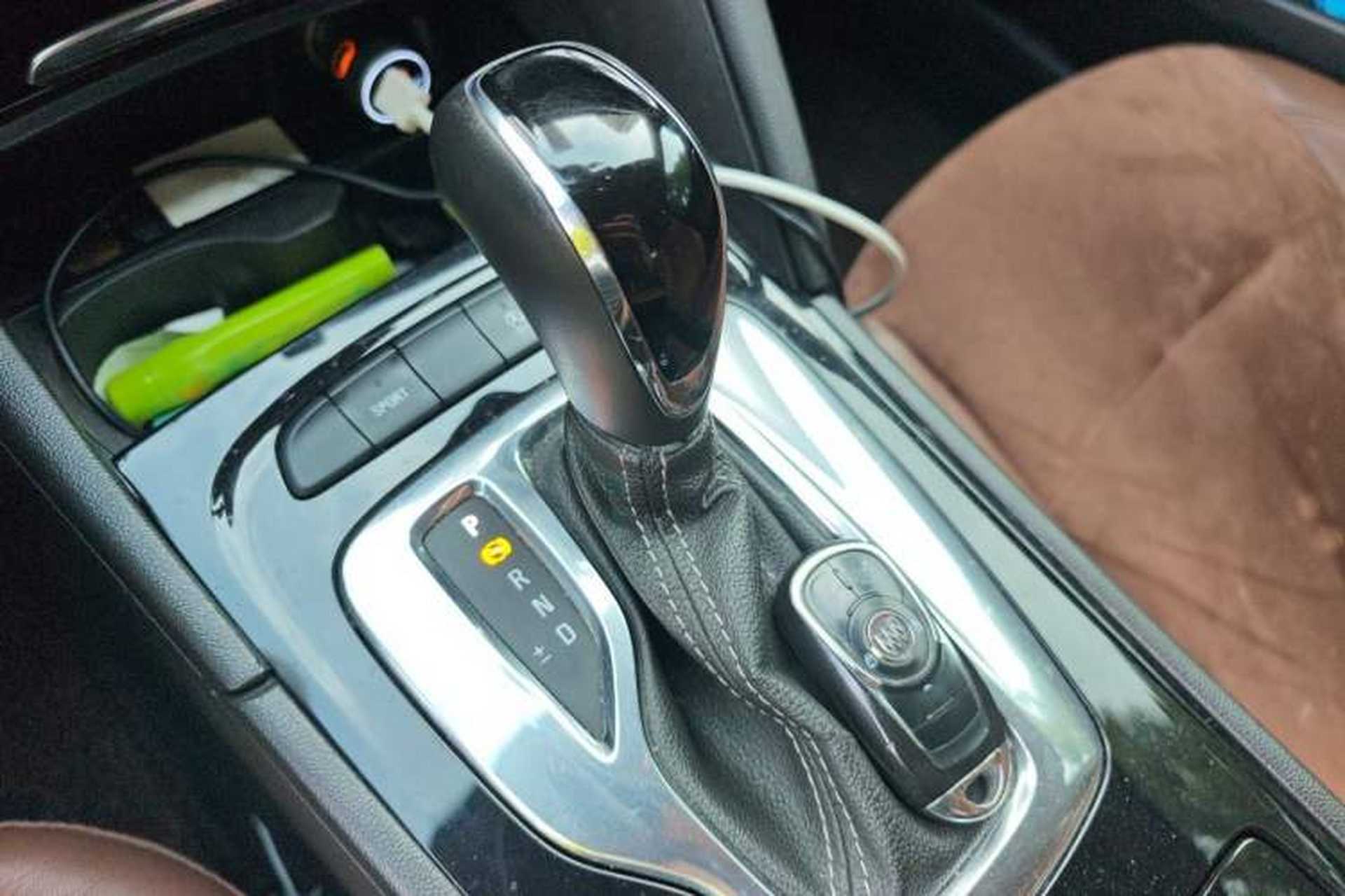 Used Buick Regal 2019 20T Elite Version China VI Standard Gear Lever