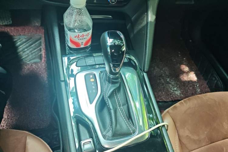 Used Buick Regal 2019 20T Elite Version China VI Standard Gear Lever