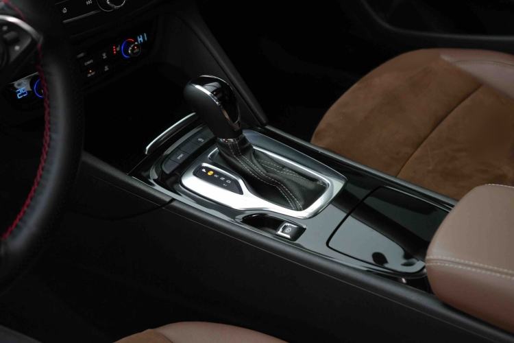 Used Buick Regal 2019 20T Elite Version China VI Standard Gear Lever