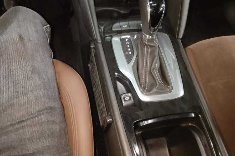 Used Buick Regal 2019 20T Elite Version China VI Standard Gear Lever