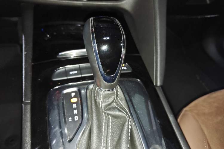 Used Buick Regal 2019 20T Elite Version China VI Standard Gear Lever