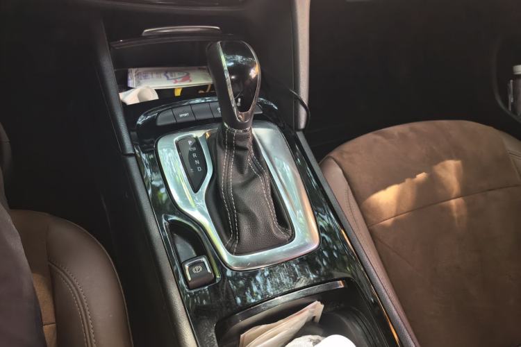 Used Buick Regal 2019 20T Elite Version China VI Standard Gear Lever