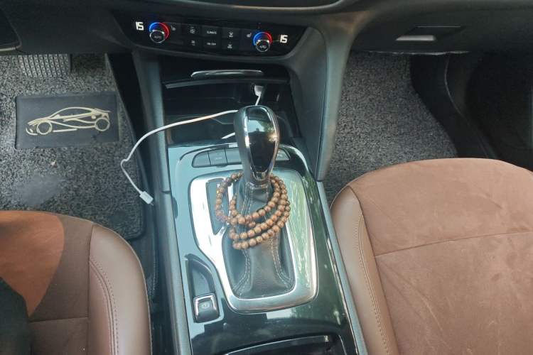 Used Buick Regal 2019 20T Elite Version China VI Standard Gear Lever