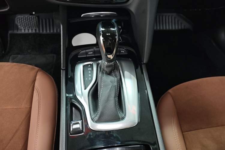 Used Buick Regal 2019 20T Elite Version China VI Standard Gear Lever