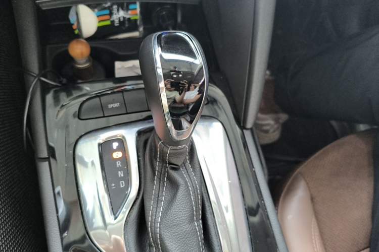 Used Buick Regal 2019 28T Luxury Edition China VI Gear Lever