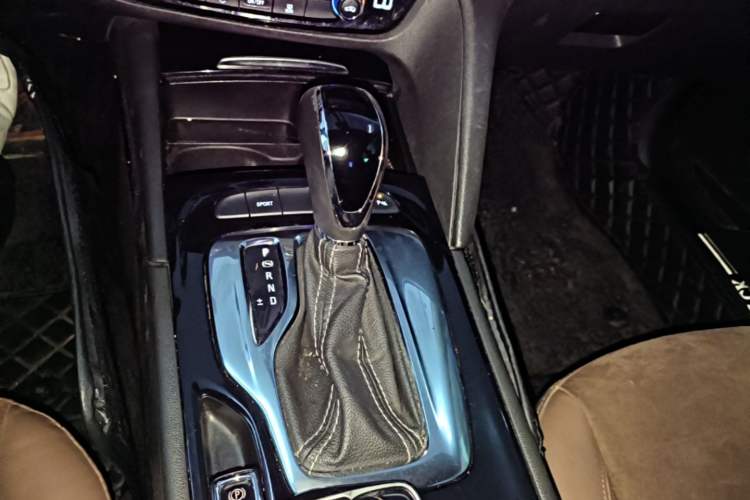 Used Buick Regal 2019 20T Luxury Model China VI Standard Gear Lever